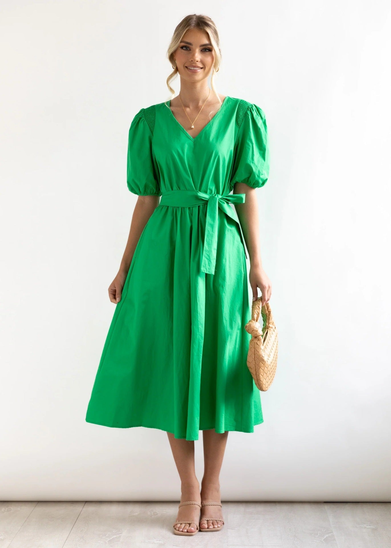 Elegantes Damen-Midi-Kleid mit V-Ausschnitt, Puffärmeln und Gürtel von berg-feldt