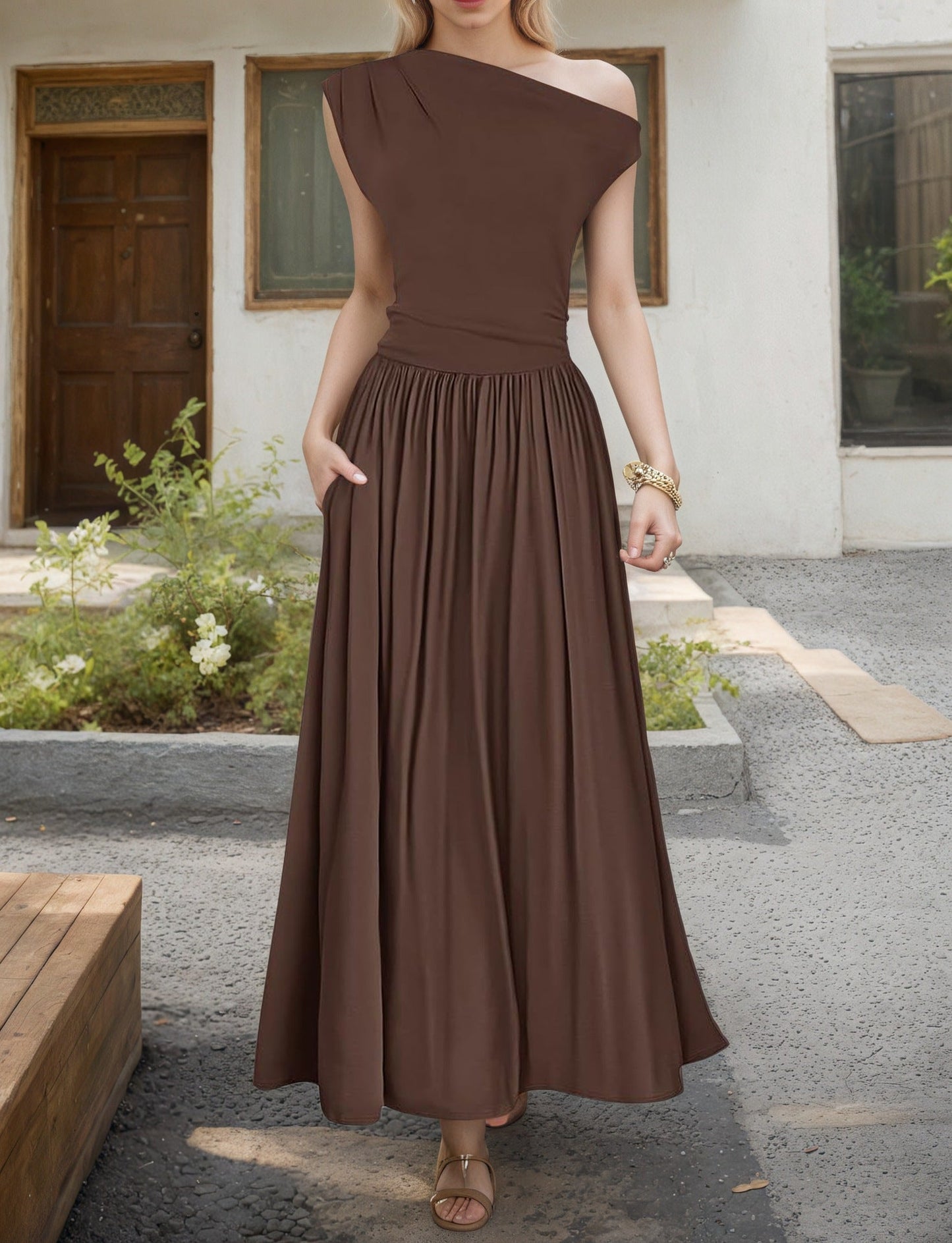 Asymmetrisches Maxikleid mit fließendem Rock von berg-feldt