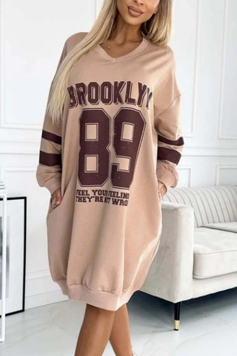 Robe de sport décontractée et oversize à col en V et manches contrastantes Berg-Feldt pour femme