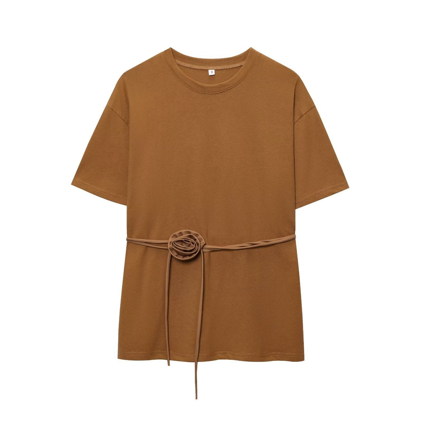 Haut féminin à manches courtes avec ceinture tendance de berg-feldt