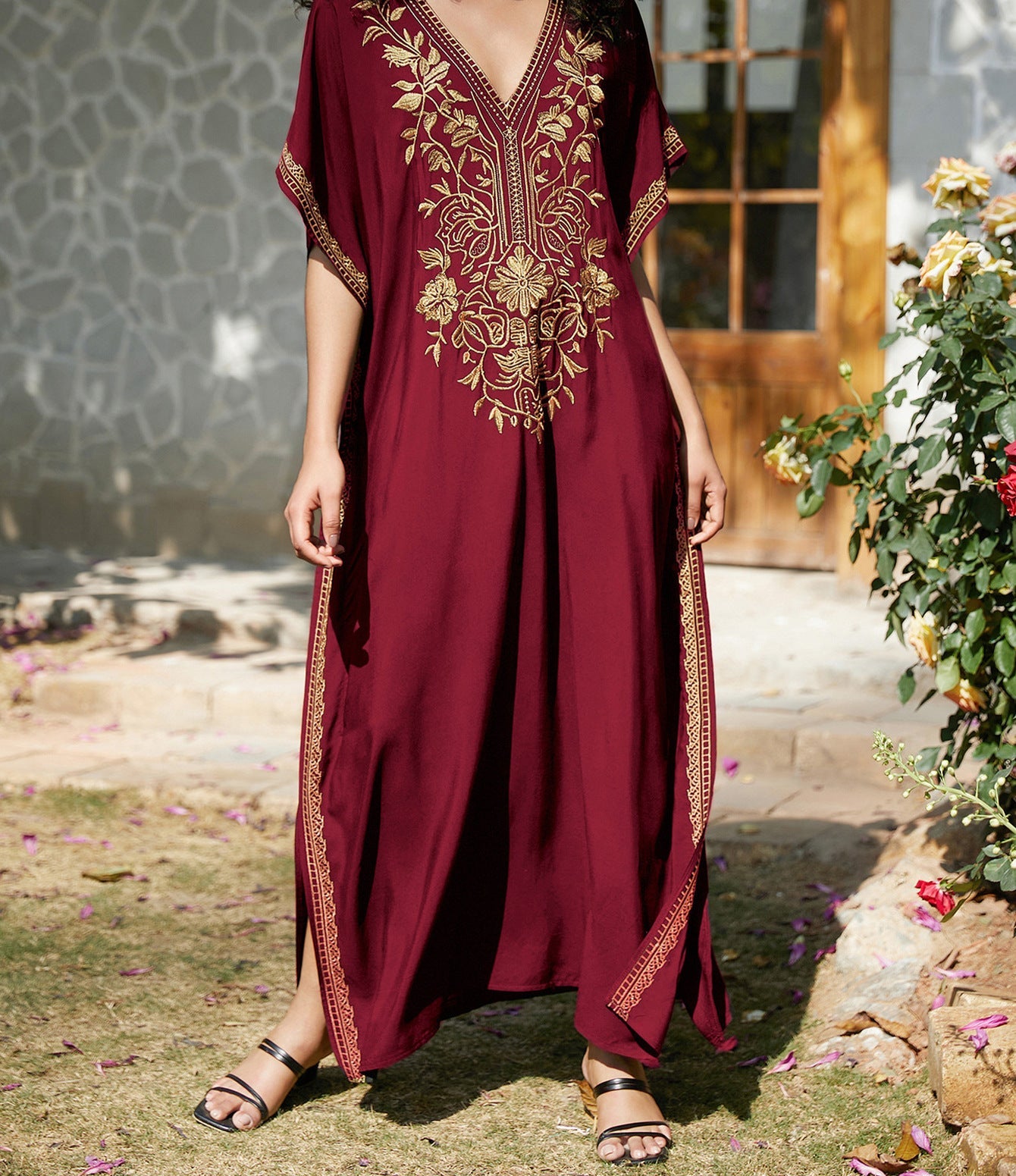 Kaftan Berg-Feldt pour femme avec broderie élaborée et fentes latérales