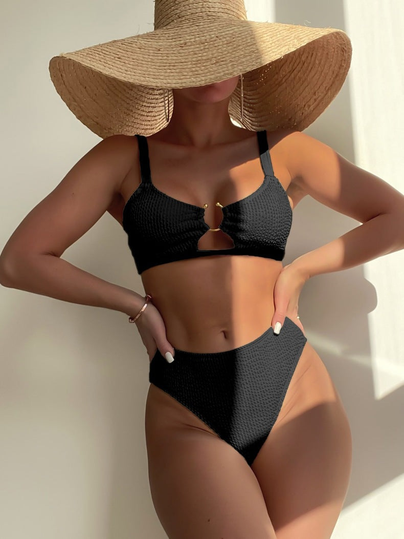 Haut de maillot texturé et string à lacets par berg-feldt