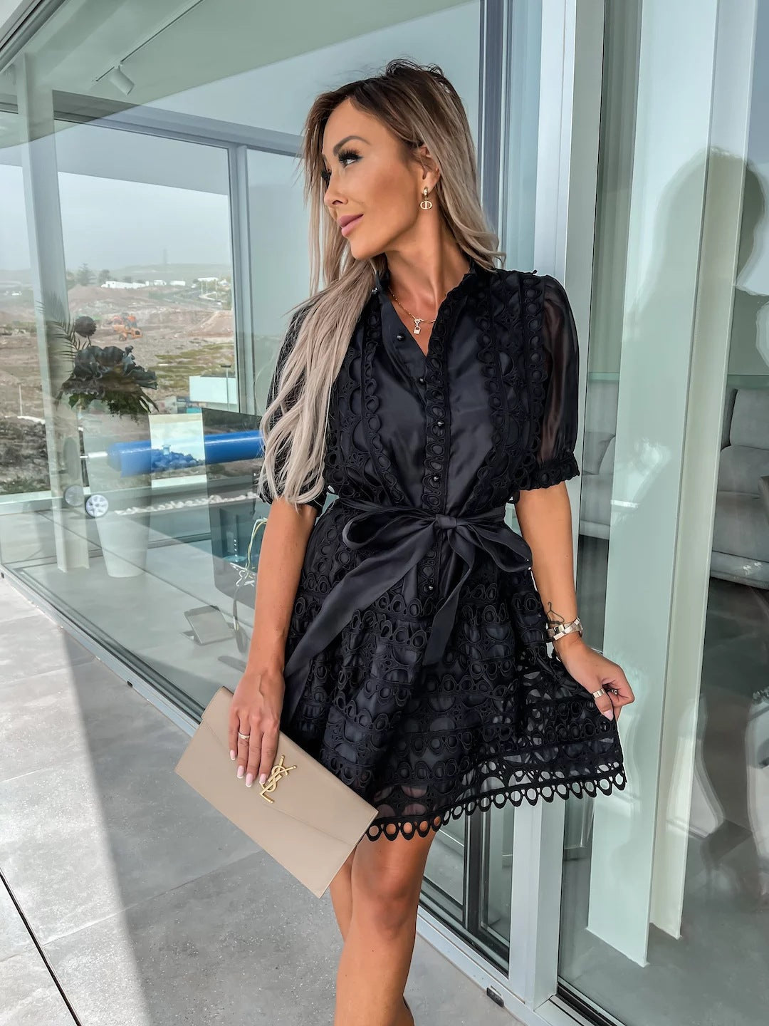 A-Linien Spitzenkleid mit Puffärmeln und Taillengürtel von berg-feldt
