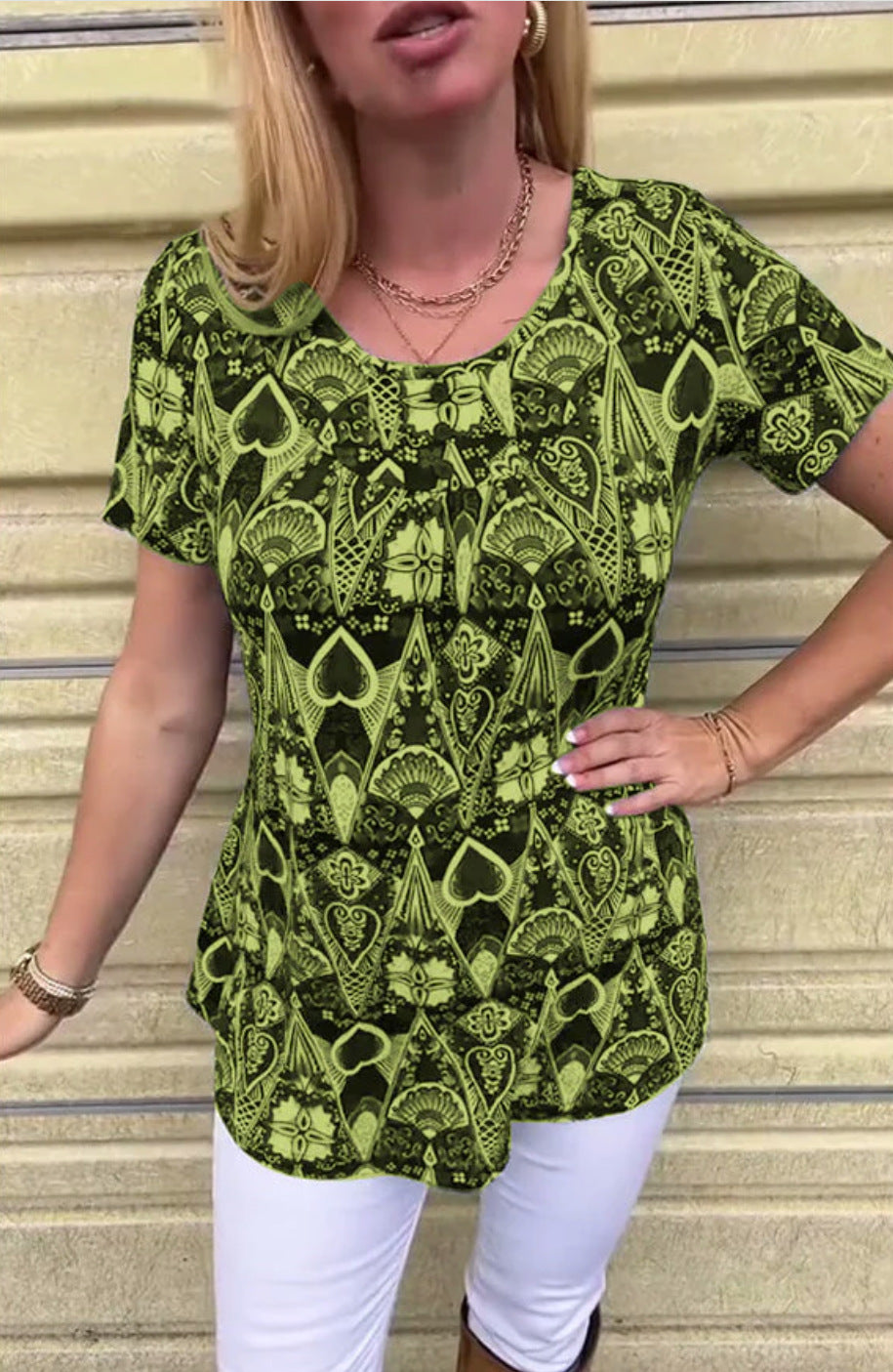Weites, gemustertes Damen-T-Shirt mit Boost-Effekt von berg-feldt