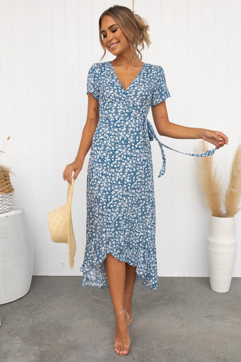 Wickel-Midi-Kleid für Damen mit Blumenmuster und gebundenem Taillendetail von berg-feldt