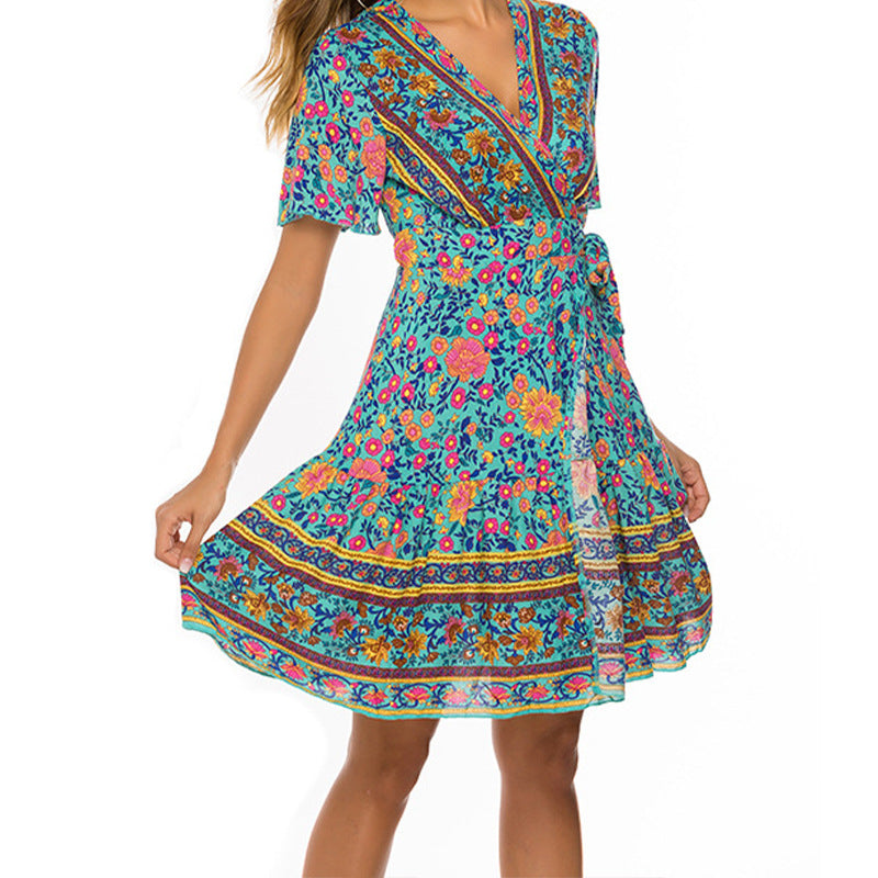 Wickelkleid für Damen mit Blumenmuster und weitem Rock von berg-feldt