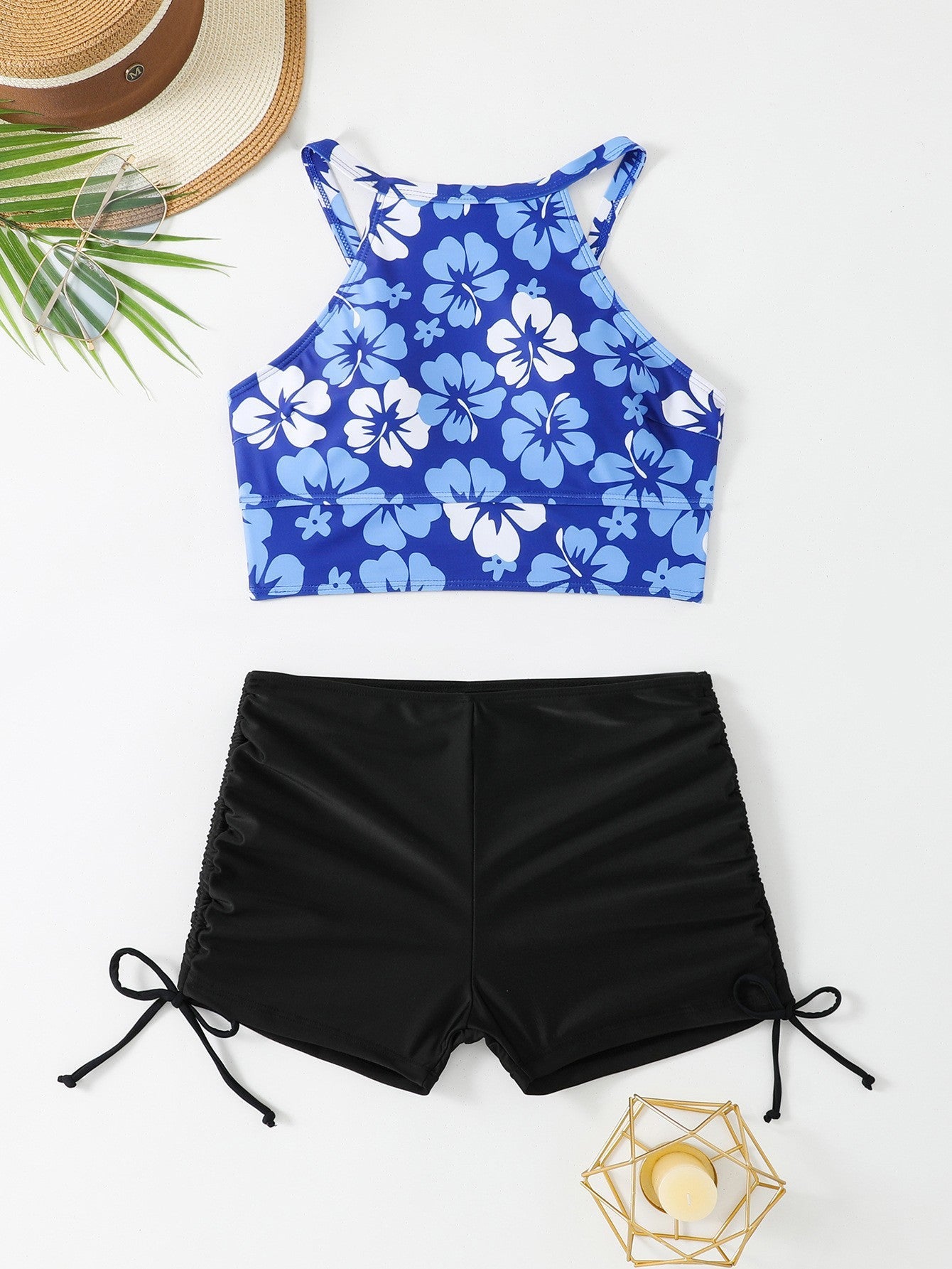 Tankini de sport pour femme avec short fleuri et liens latéraux réglables par berg-feldt