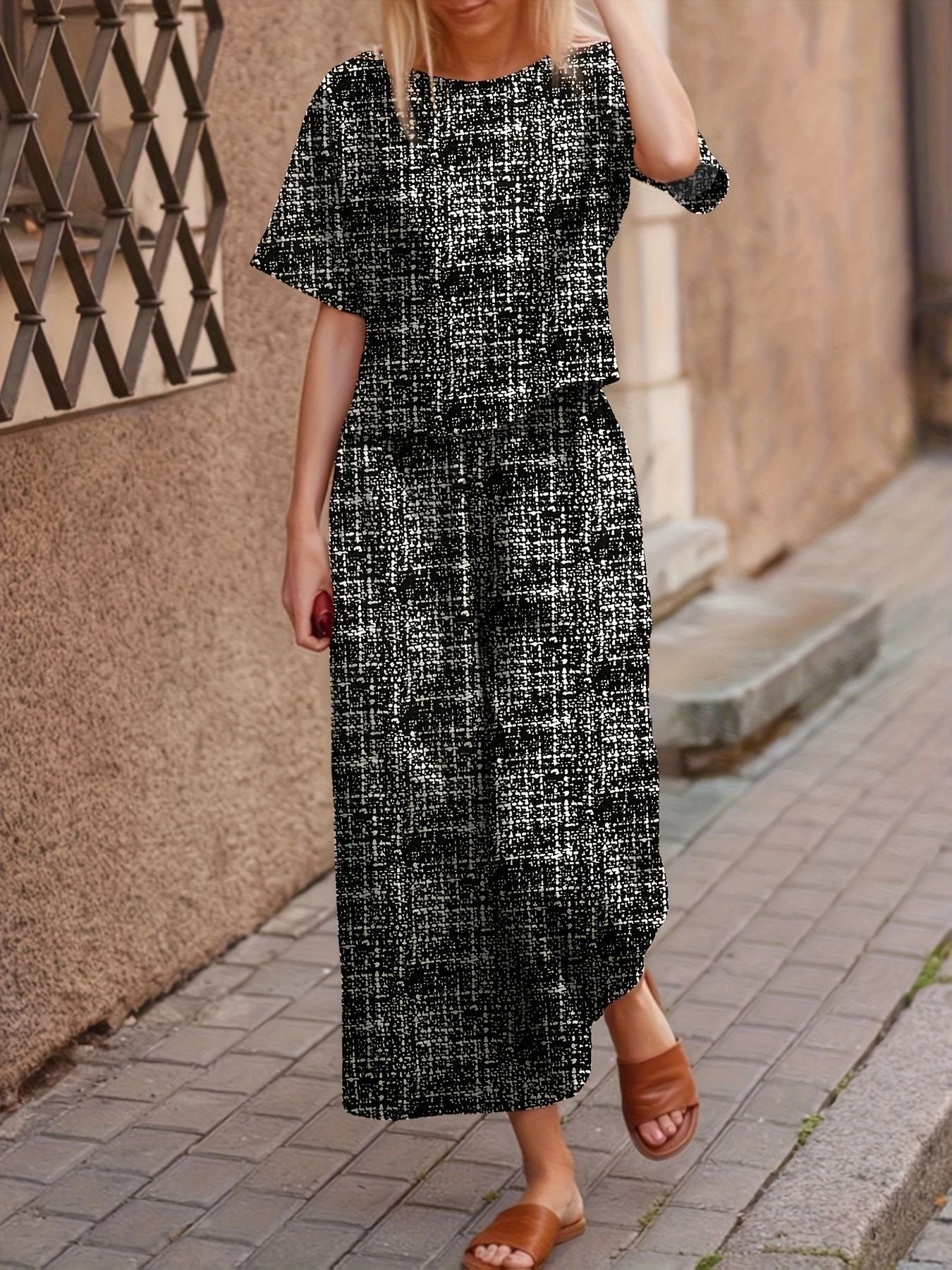 Ensemble Loungewear Deux Pièces Femme : coupe décontractée, motif moderne par berg-feldt
