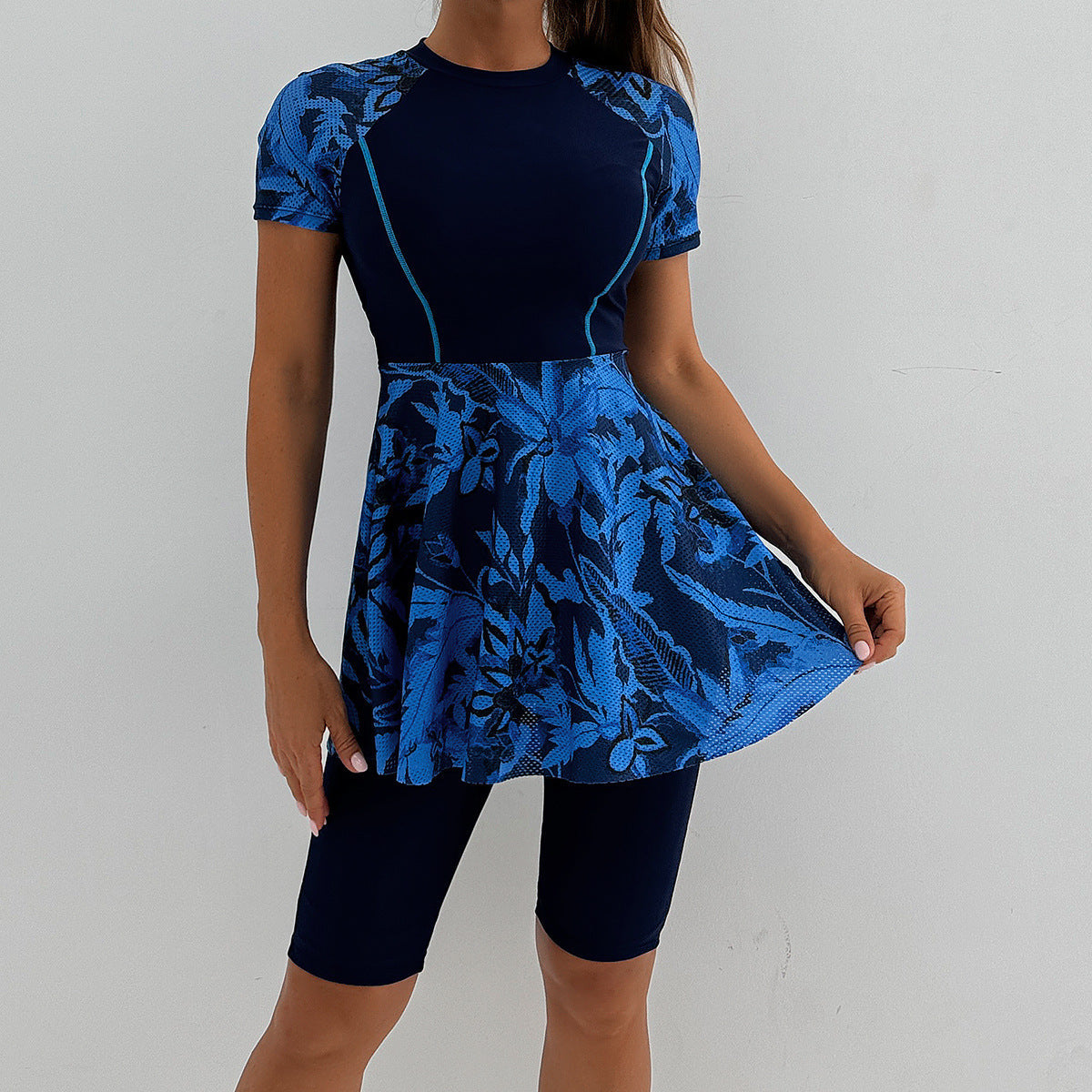 Robe de sport féminine ajustée avec jupe intégrée de berg-feldt