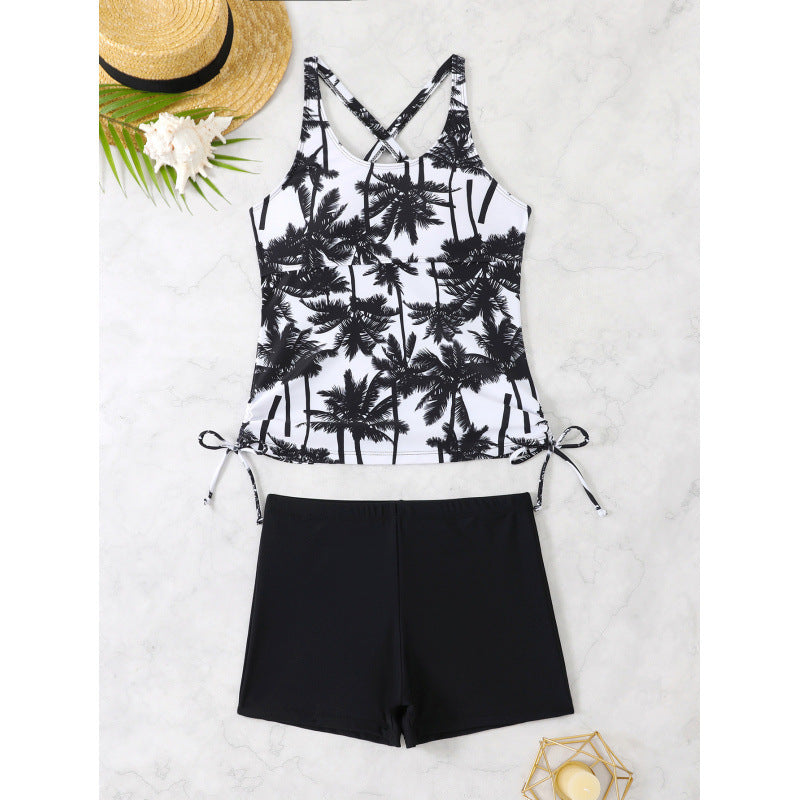 Bequemes Damen Bade-Set mit verspieltem Palmenprint und Shorts von berg-feldt