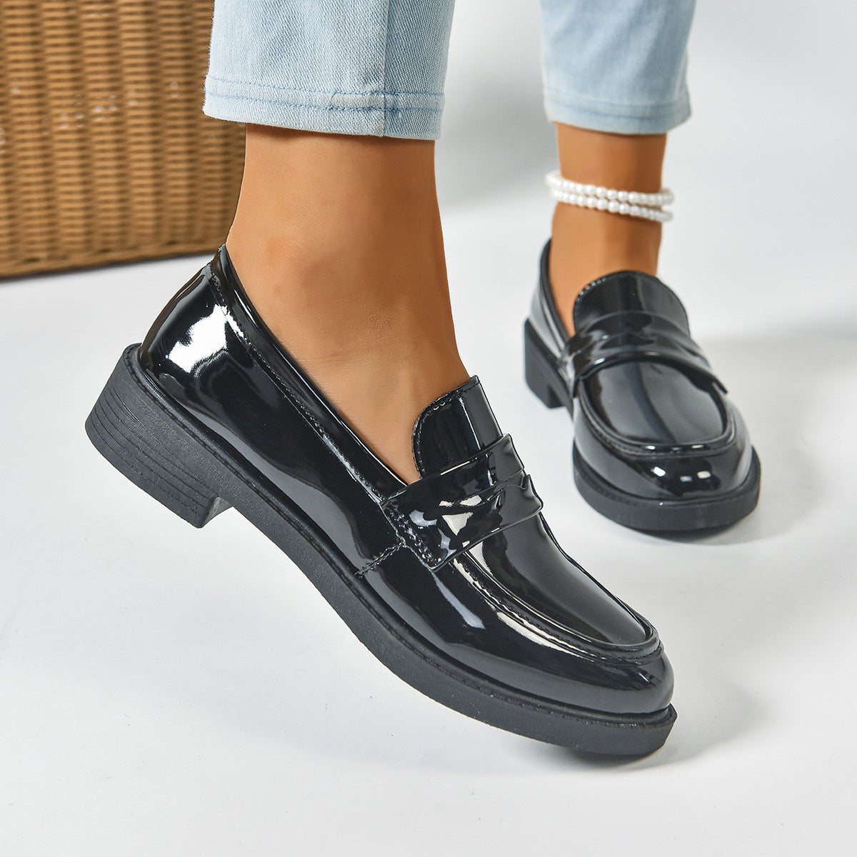 Mocassins modernes et confortables pour femme avec finition brillante, de berg-feldt