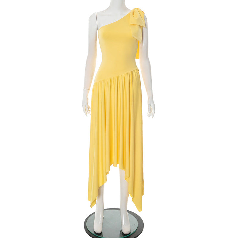 Asymmetrisches Maxikleid mit One-Shoulder-Ausschnitt und Schleife von berg-feldt