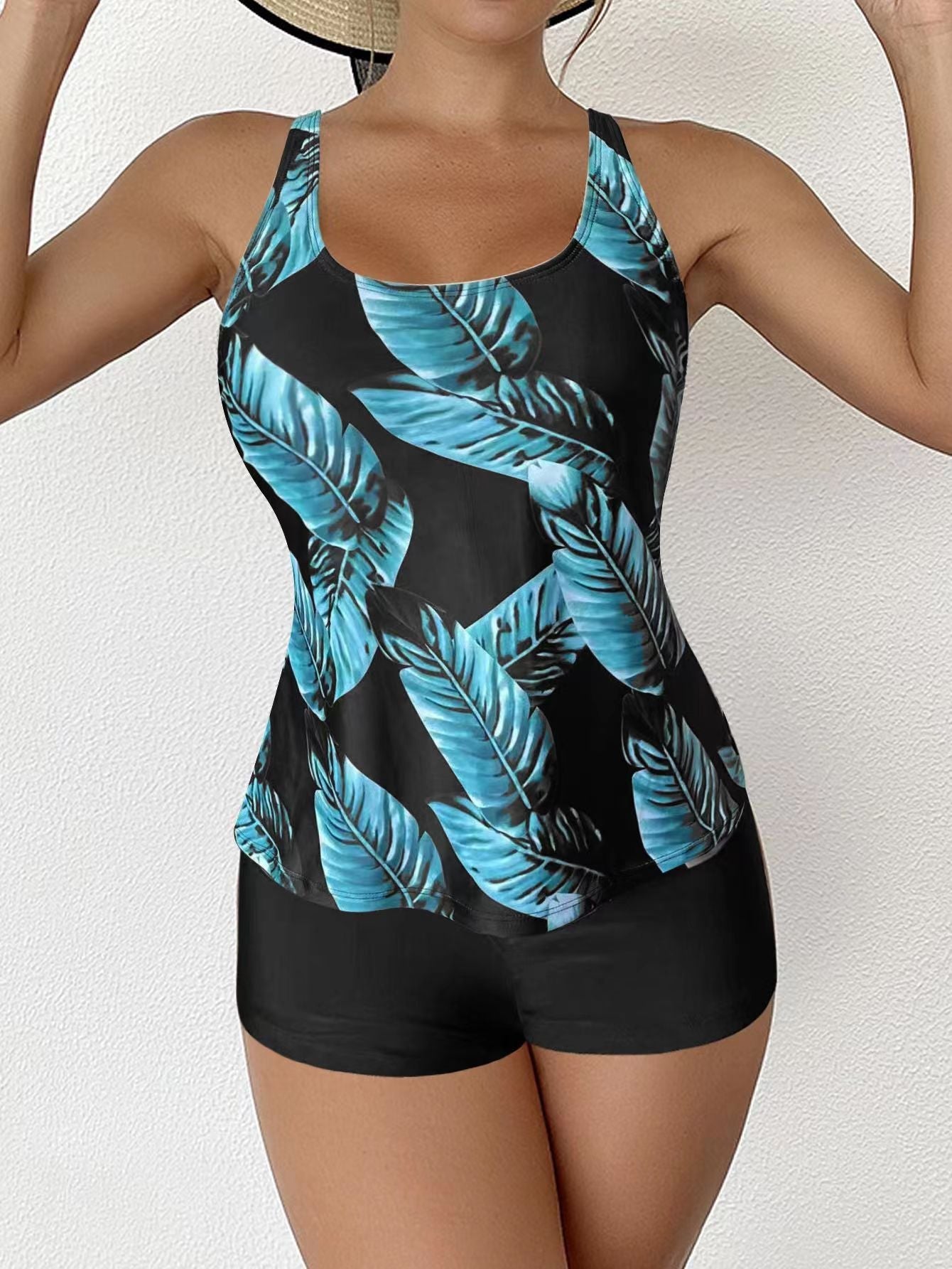 Bequemes Damen Bademode Set mit Blumenmuster und Shorts von berg-feldt