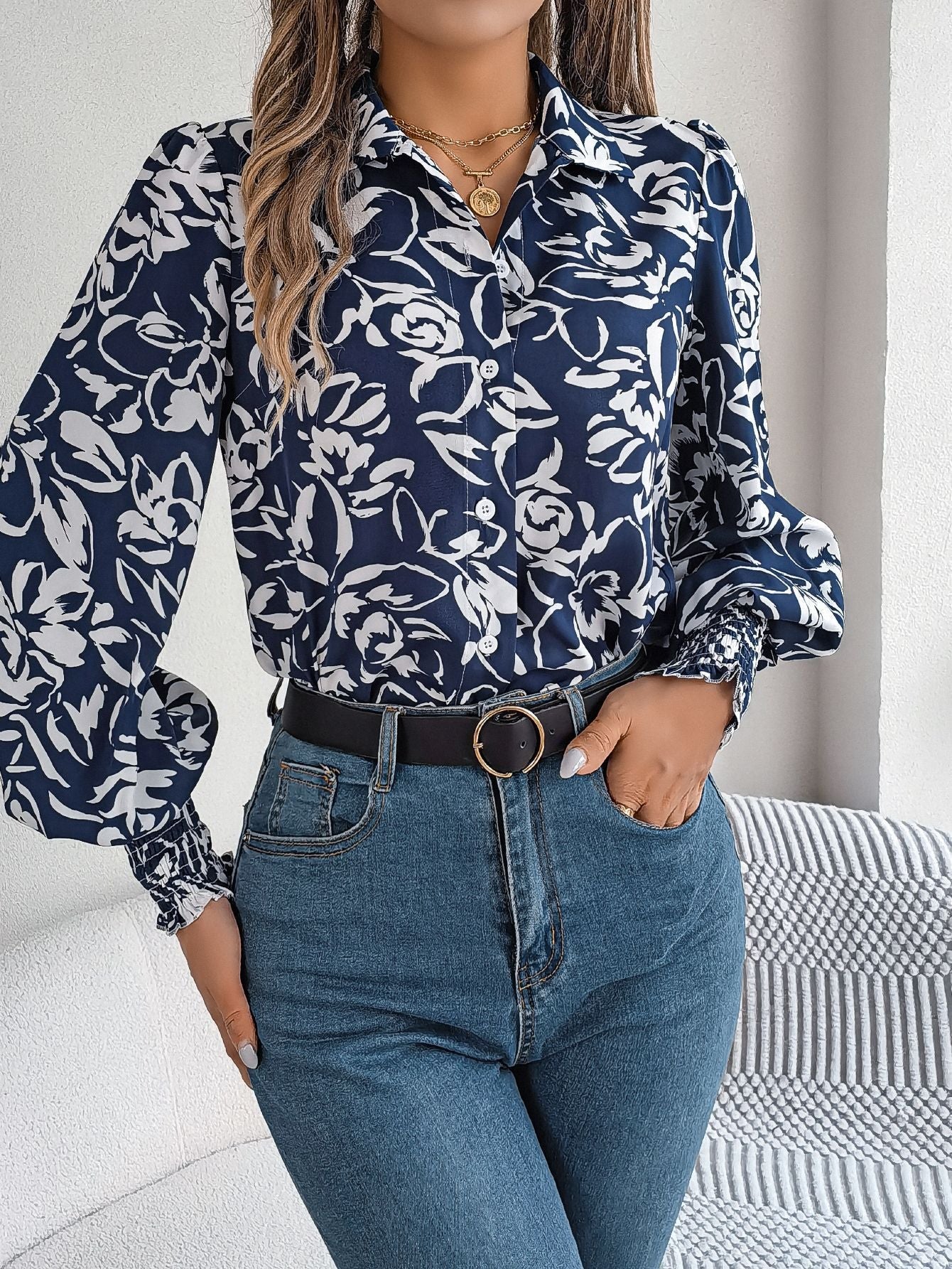 Elegante Damenbluse mit Puffärmeln und Blumenmuster von berg-feldt