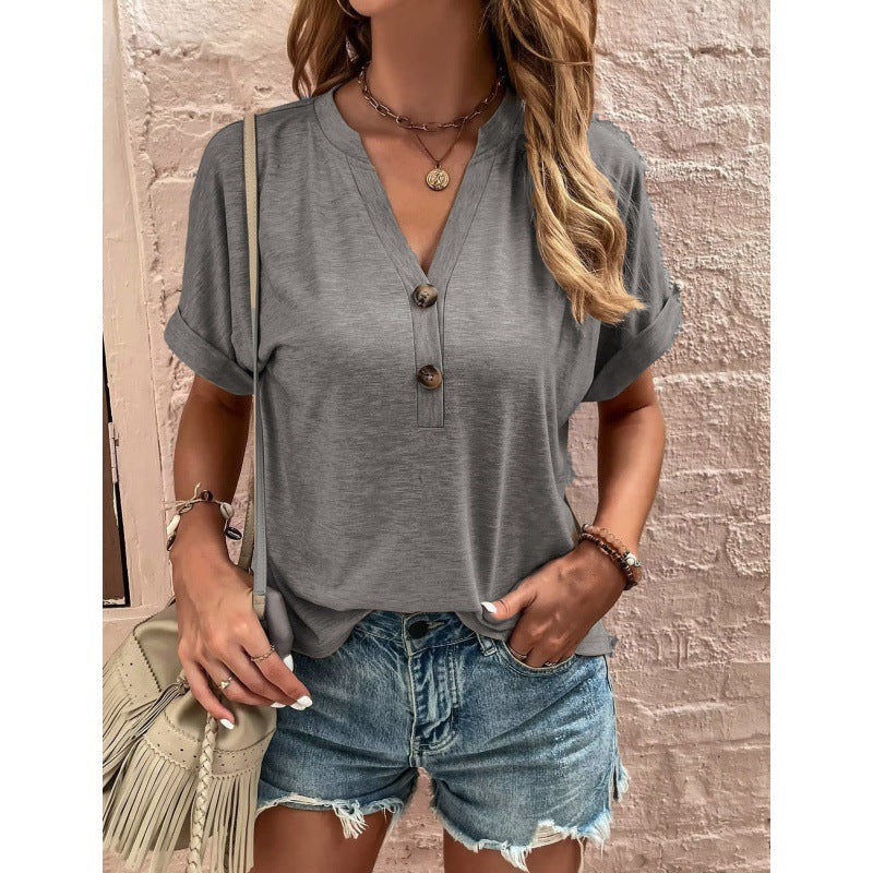 Lässiges Damen-Shirt mit V-Ausschnitt und Knopfleiste von berg-feldt