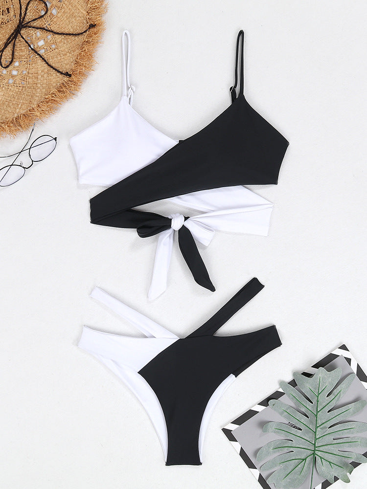 Asymmetrischer Damen Bikini mit Cut-Outs von berg-feldt