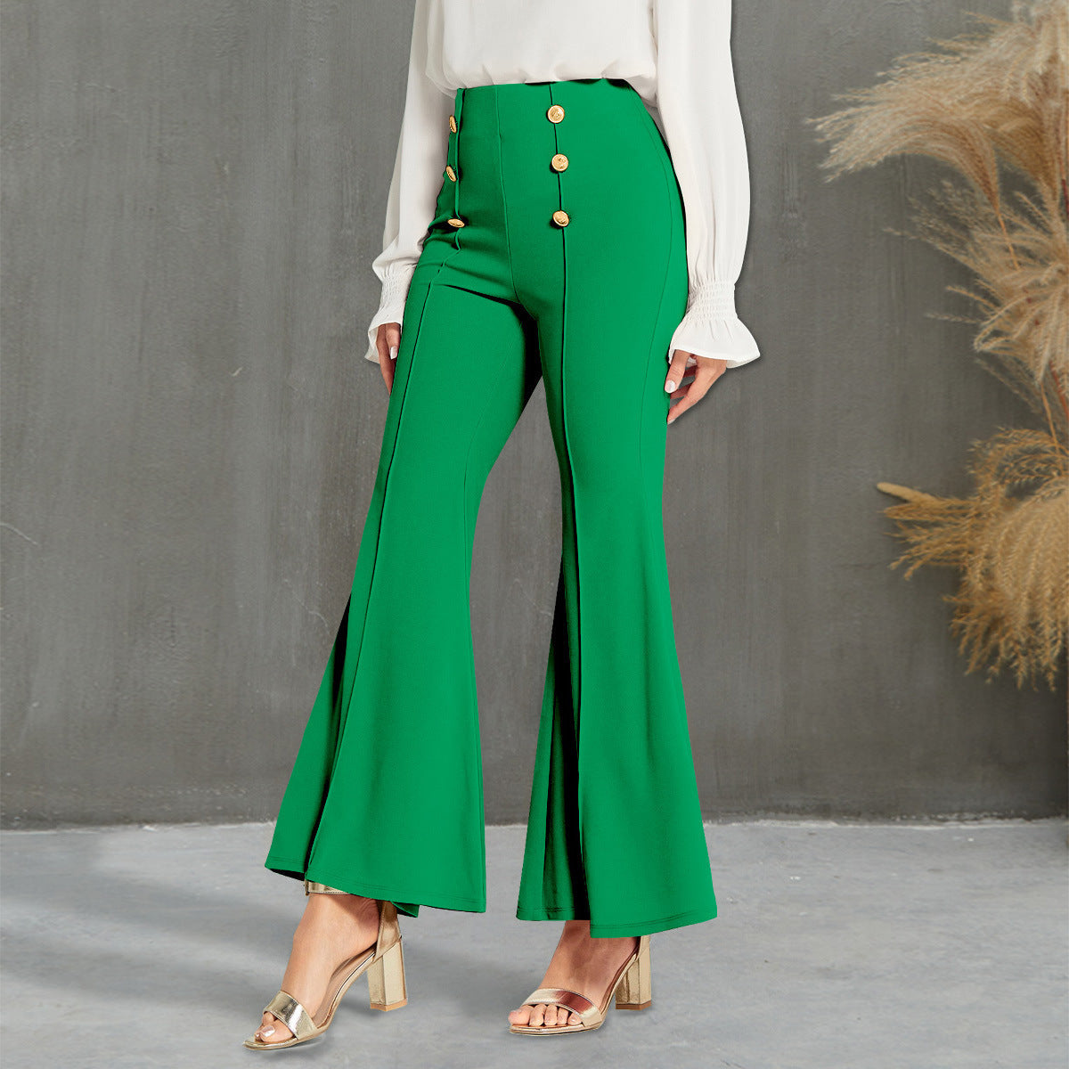 Weite Damenhose mit hoher Taille und Knopfdetail von berg-feldt