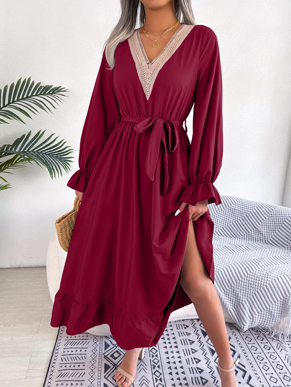 Weites Maxikleid für Damen mit V-Ausschnitt, Taillengürtel von berg-feldt
