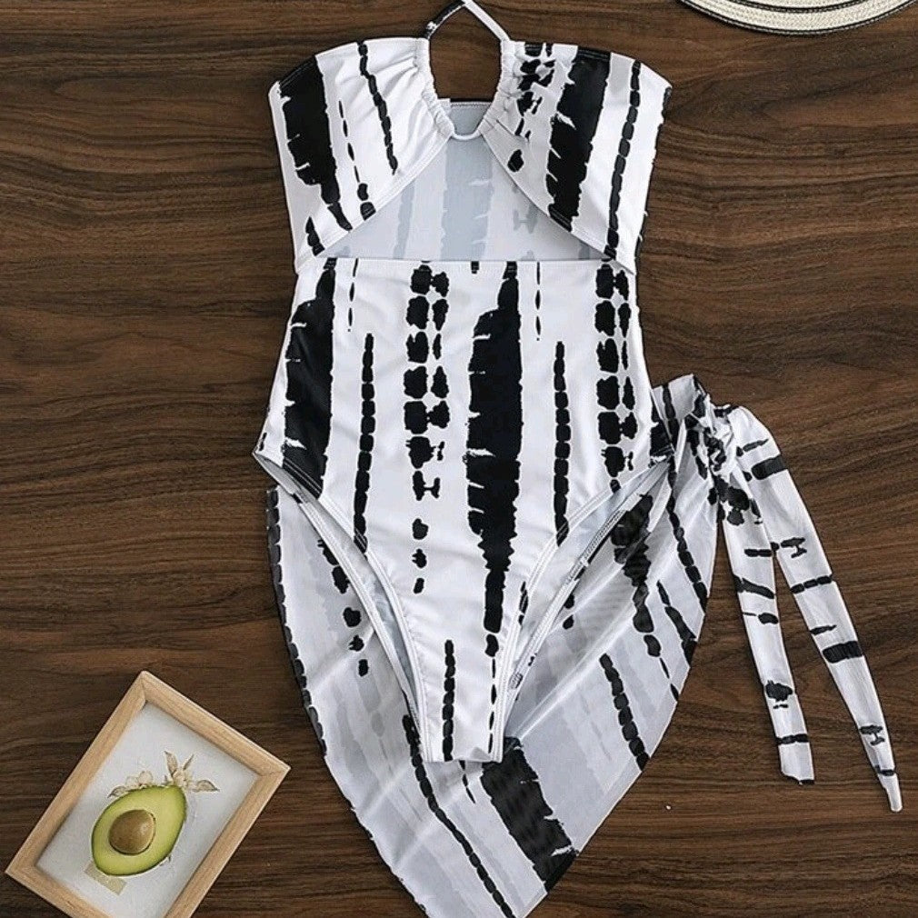 Asymmetrischer Wickel-Bandeau Badeanzug für Damen mit Cut-Outs von berg-feldt