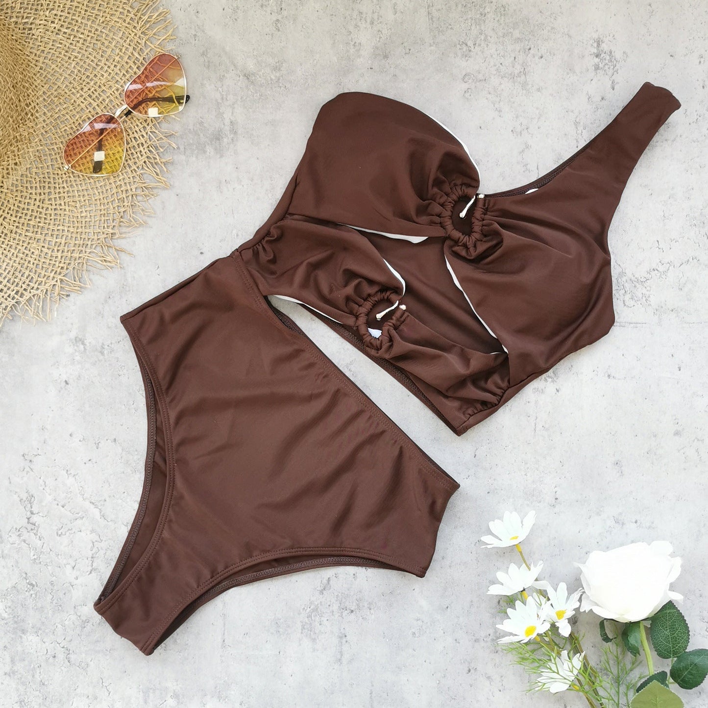Asymmetrischer Damen-Bikini mit besonderen Rüschen von berg-feldt