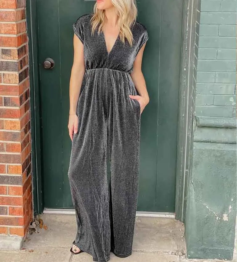 Weitbeiniger Damen Jumpsuit mit V-Ausschnitt in Relaxed Fit von berg-feldt