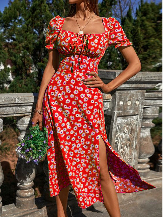 Robe à imprimé floral pour femme avec encolure carrée et manches courtes ondulées par berg-feldt