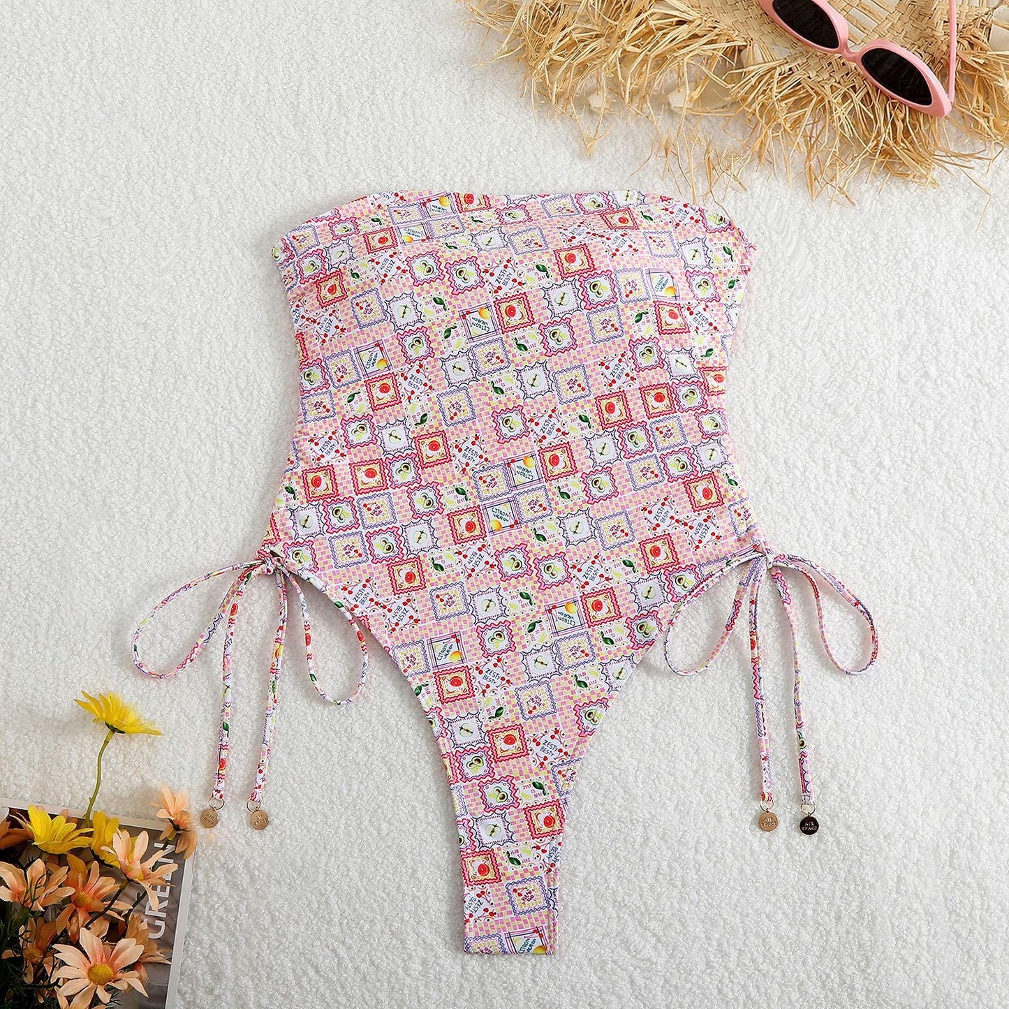 Badeanzug für Damen: Hochgeschnitten, Cut-Out, verstellbare Träger