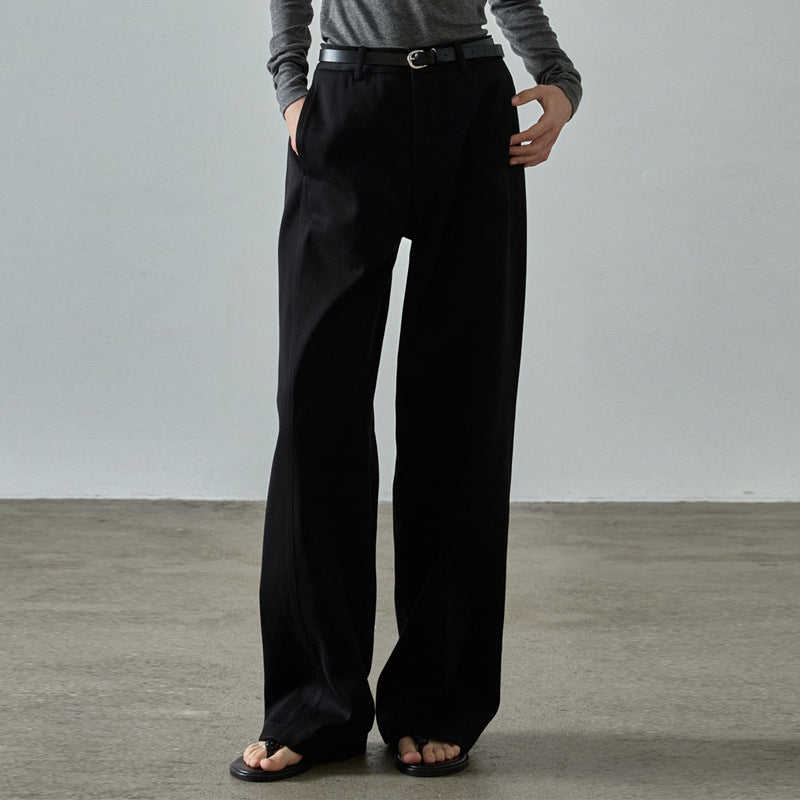 Weite Damenhose mit eleganter Faltenlegung am Bund und Seitentaschen von berg-feldt