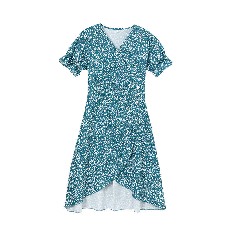Wickelkleid für Damen mit Blumenmuster und Knopfdetail von berg-feldt