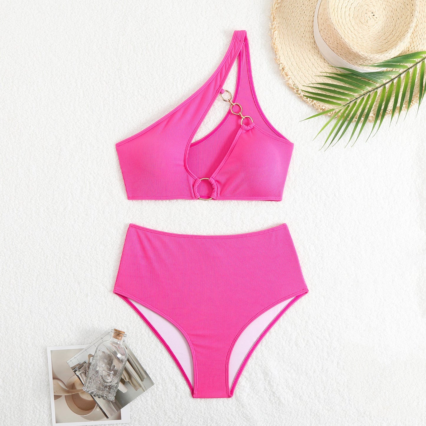 Asymmetrischer Damen-Bikini mit High Waist und Cut-Outs von berg-feldt