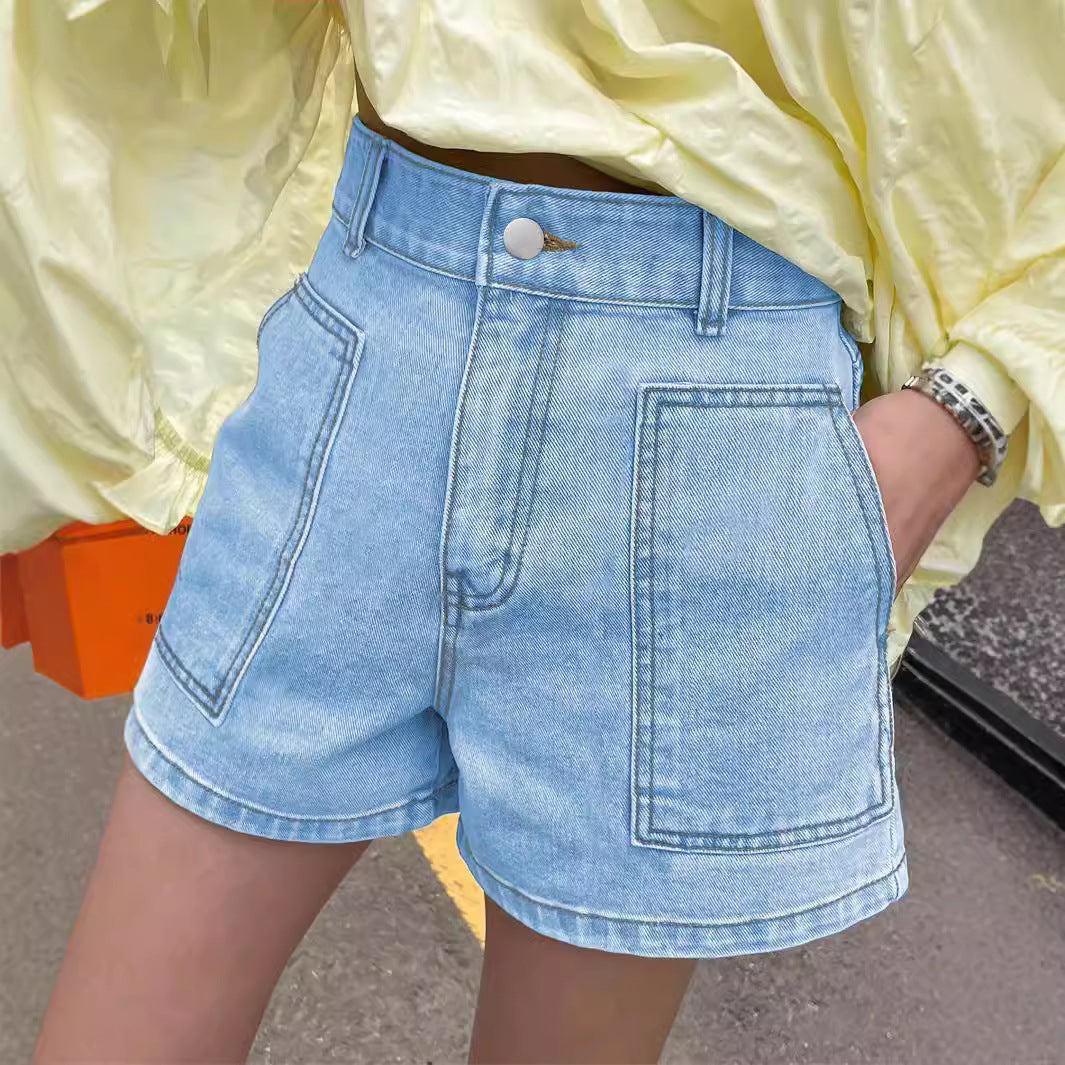 Figurbetontes Damen-Set: Cropped Denimjacke und Shorts mit Taschen von berg-feldt
- berg-feldt