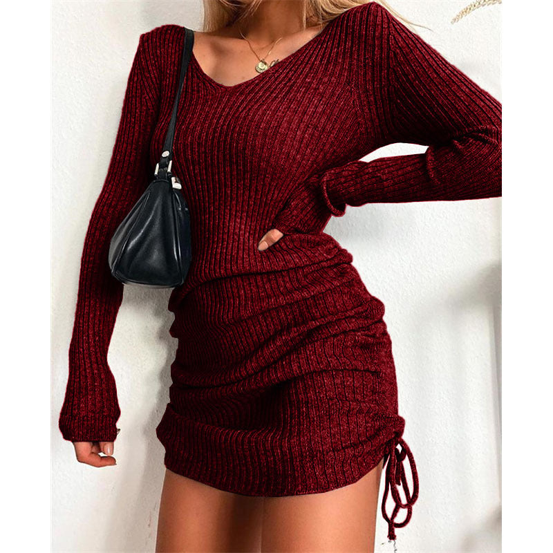 Robe en tricot raffinée pour femme avec un profond décolleté en V de berg-feldt