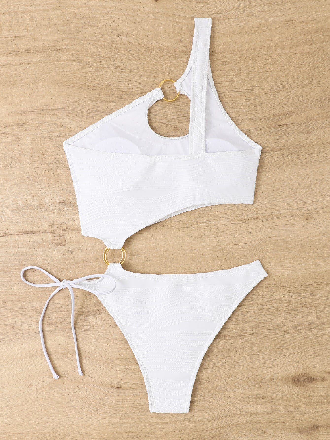 Asymmetrischer Damen Bikini mit angesagten Ringen und Strukturstoff von berg-feldt