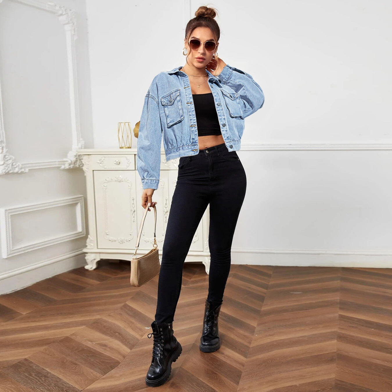 Modische Damen-Denimjacke, cropped, mit angesagten Schulterdetails und Taschen von berg-feldt
- berg-feldt