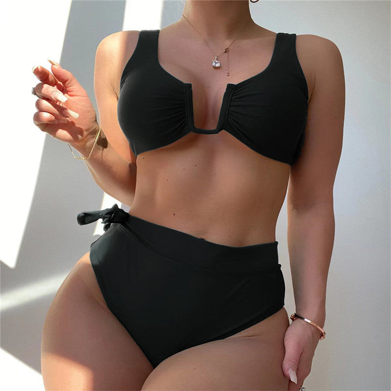 Haut de bikini et bas taille haute Berg-Feldt pour femme : un ensemble au design sophistiqué