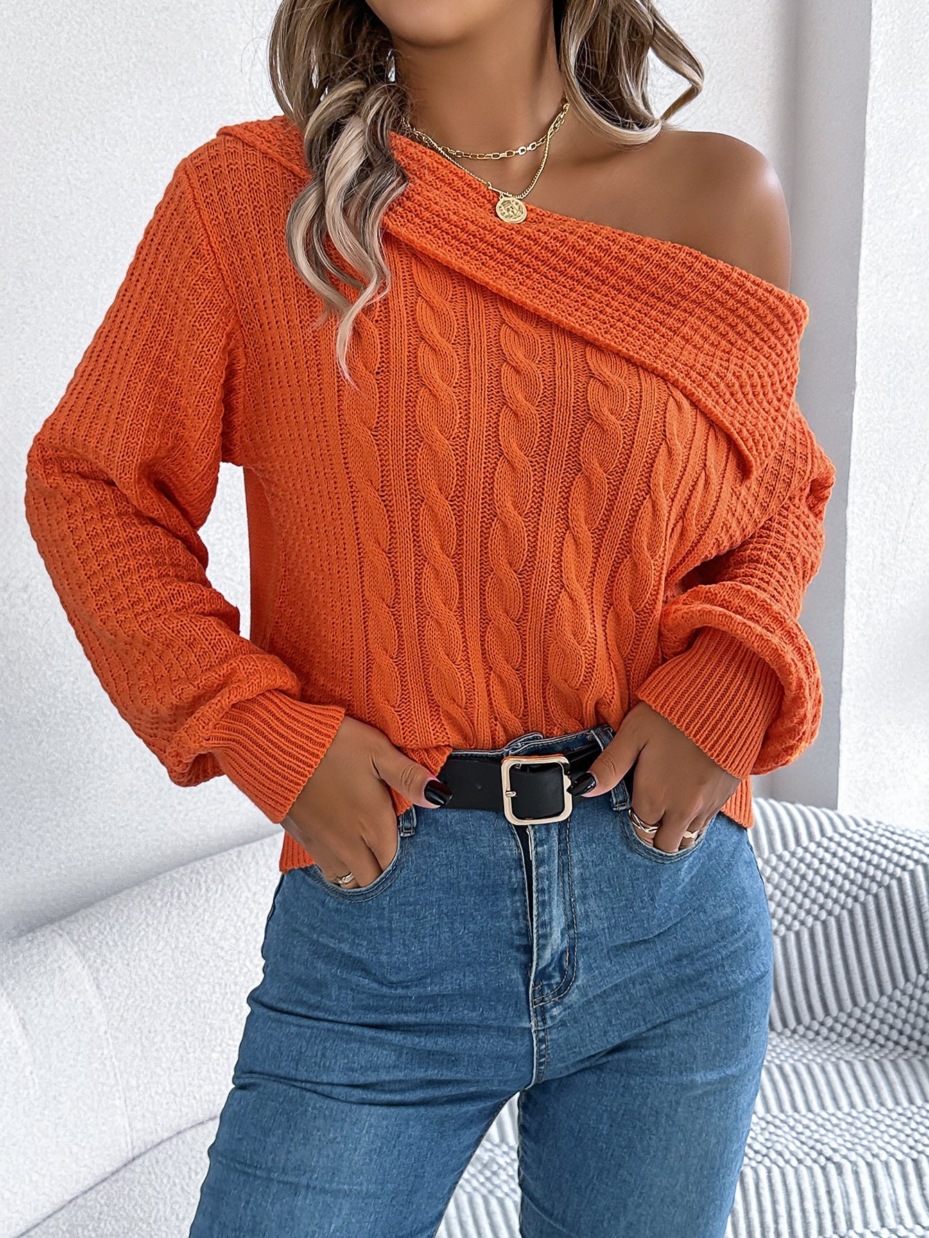Asymmetrischer Damen-Strickpullover mit Zopfmuster und weiten Ärmeln von berg-feldt