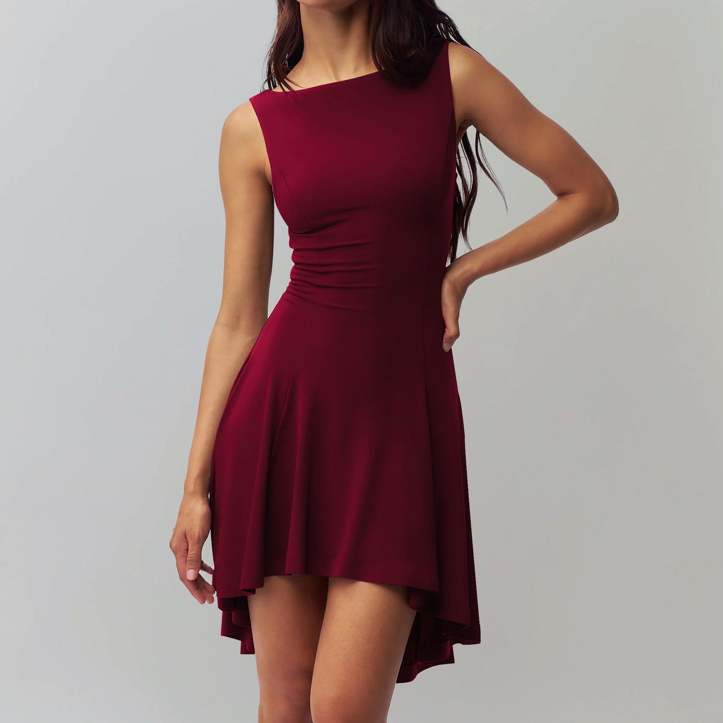 Asymmetrisches Minikleid mit fließendem Rockteil und schmalem Ausschnitt von berg-feldt