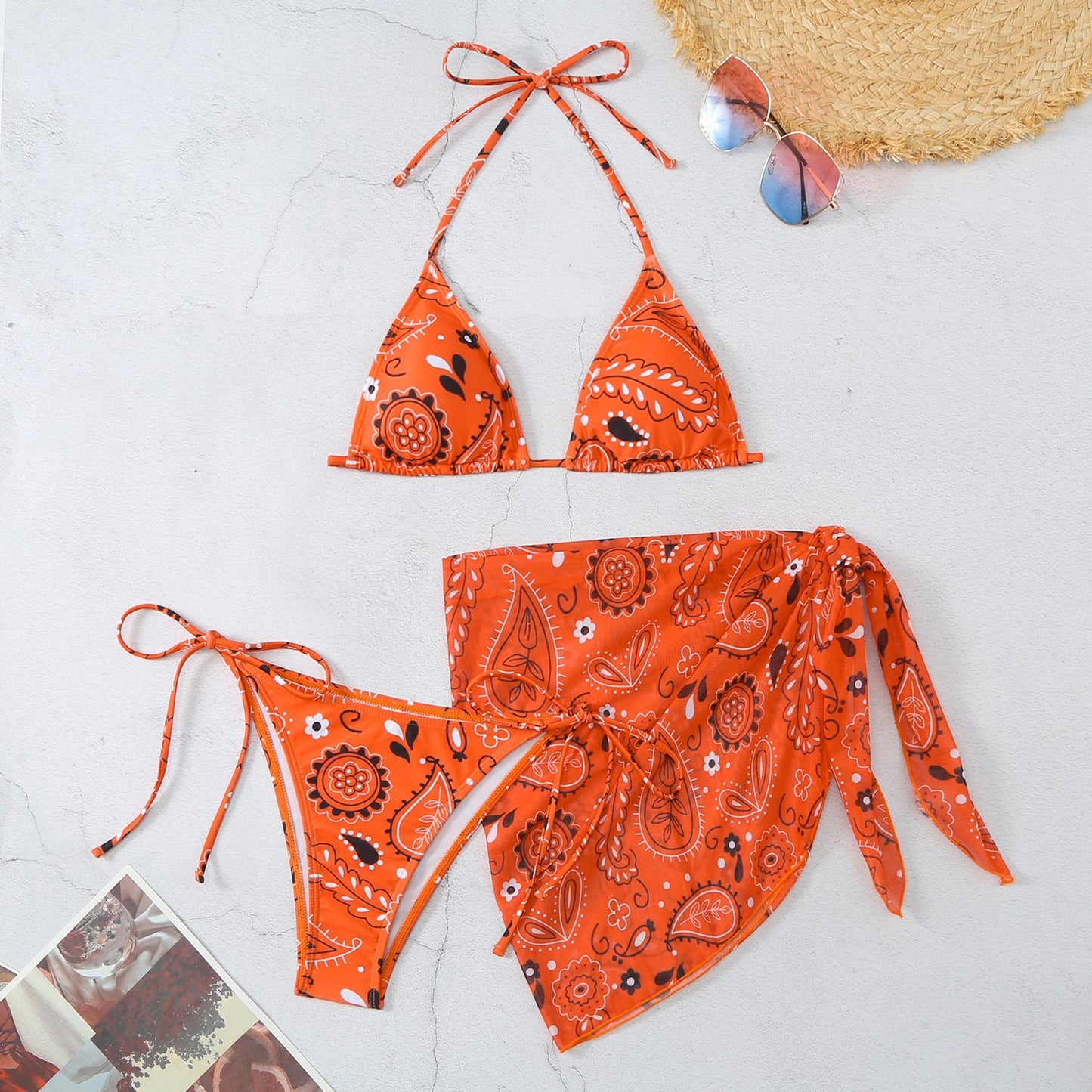 Wickelrock-Bikini mit Blumenmuster von berg-feldt