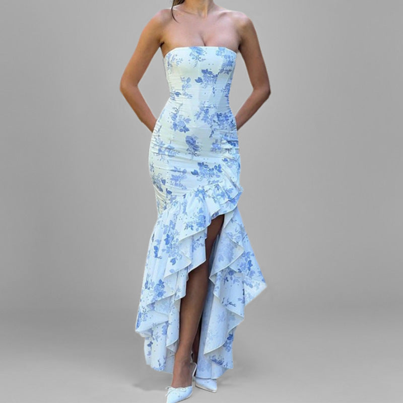 Robe de soirée élégante sans bretelles avec volants et fente, de berg-feldt