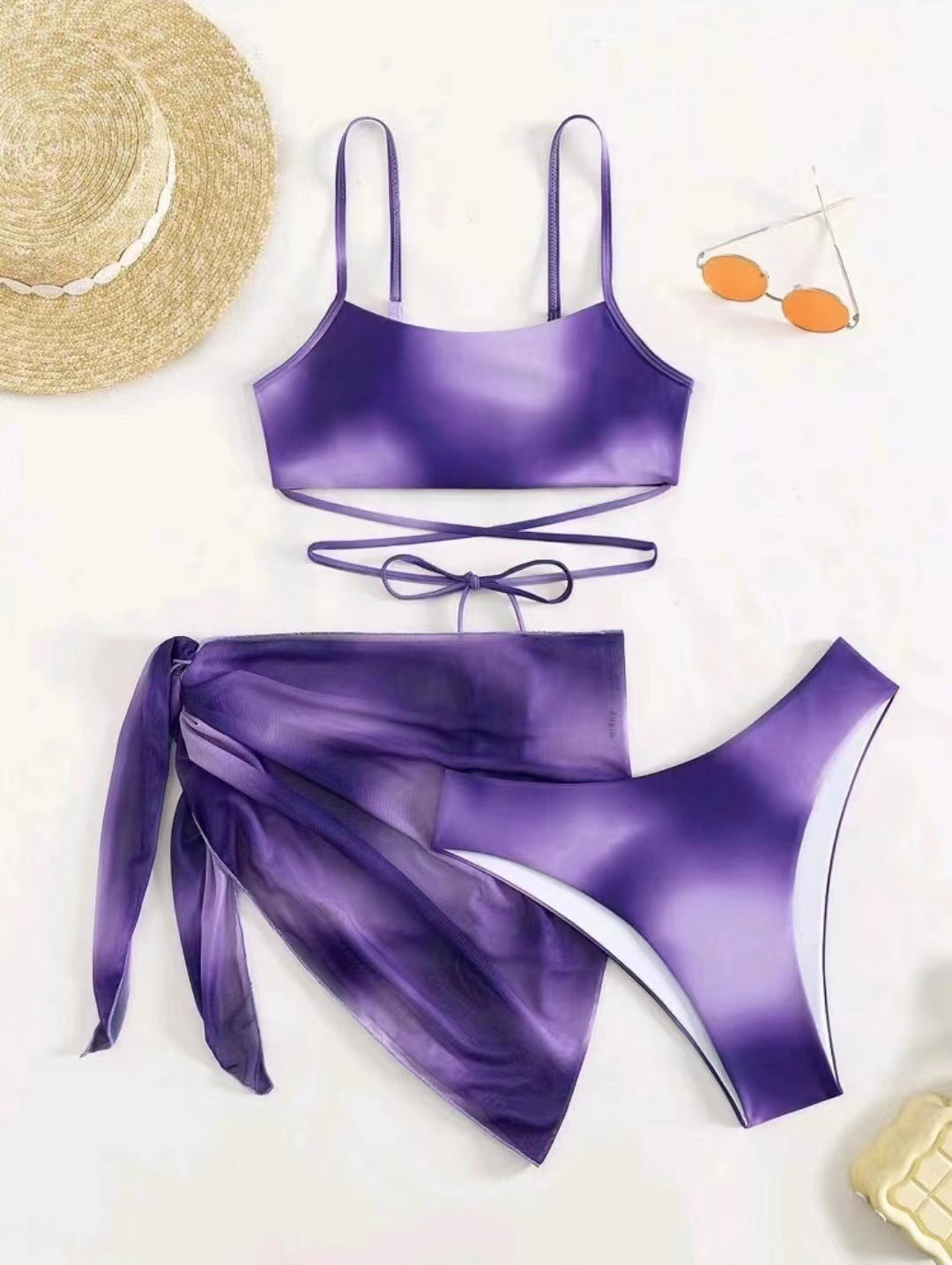 Ensemble bikini pour femme avec haut réglable et jupe asymétrique, par berg-feldt