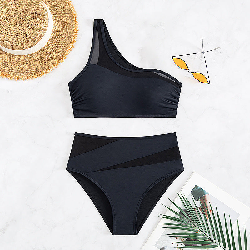 Asymmetrischer Damen-Bikini mit Dreieck-Oberteil und hochgeschnittenen Höschen von berg-feldt