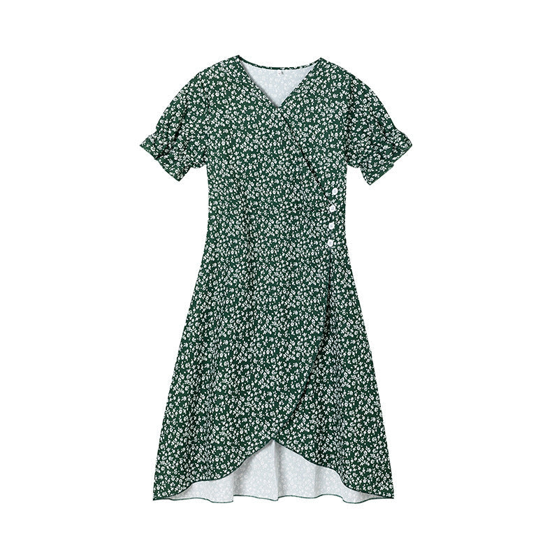Wickelkleid für Damen mit Blumenmuster und Knopfdetail von berg-feldt