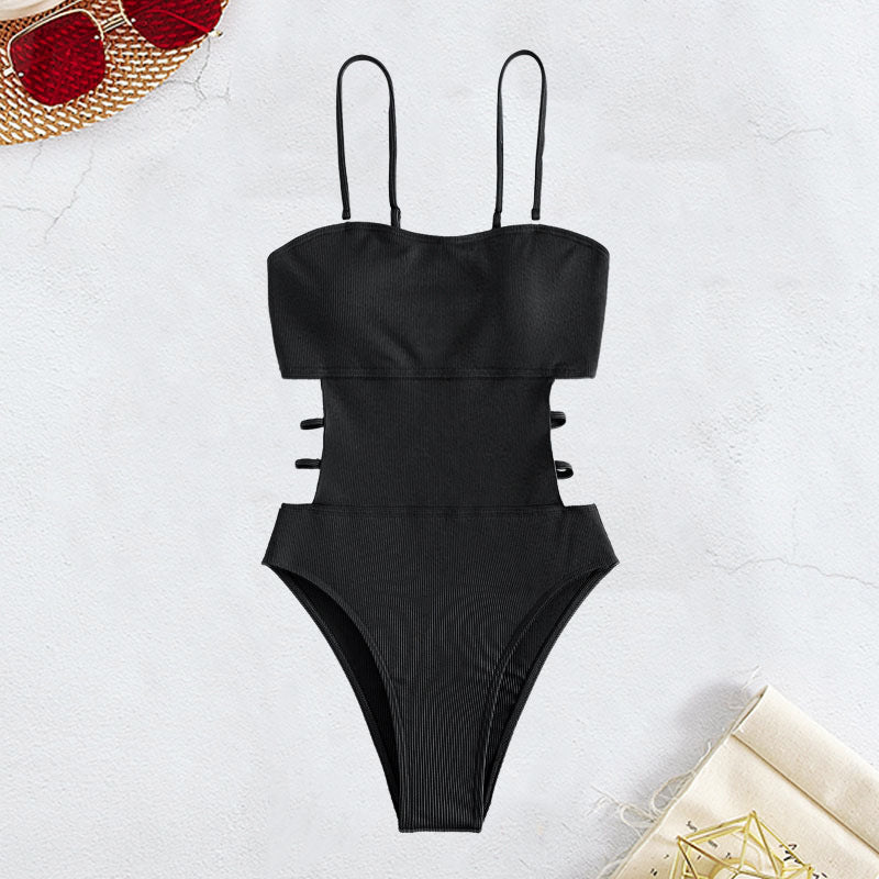 Badeanzug Jumpsuit für Damen mit seitlichen Cut-outs und verstellbaren Spaghettiträgern von berg-feldt