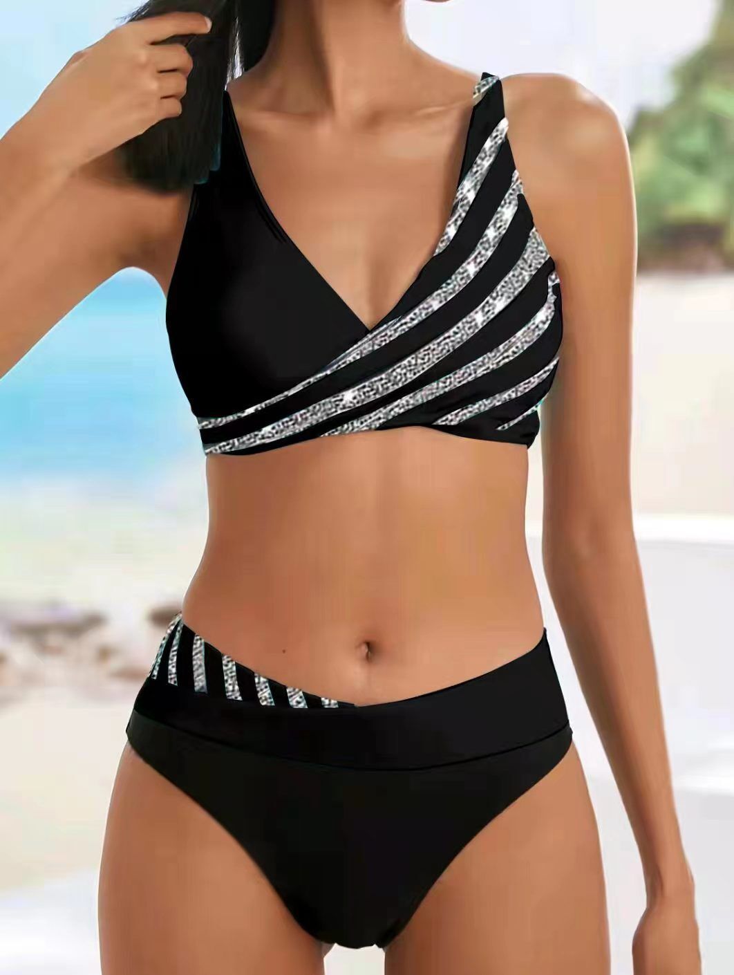 Asymmetrischer Damen-Bikini mit Kontrastdesign von berg-feldt