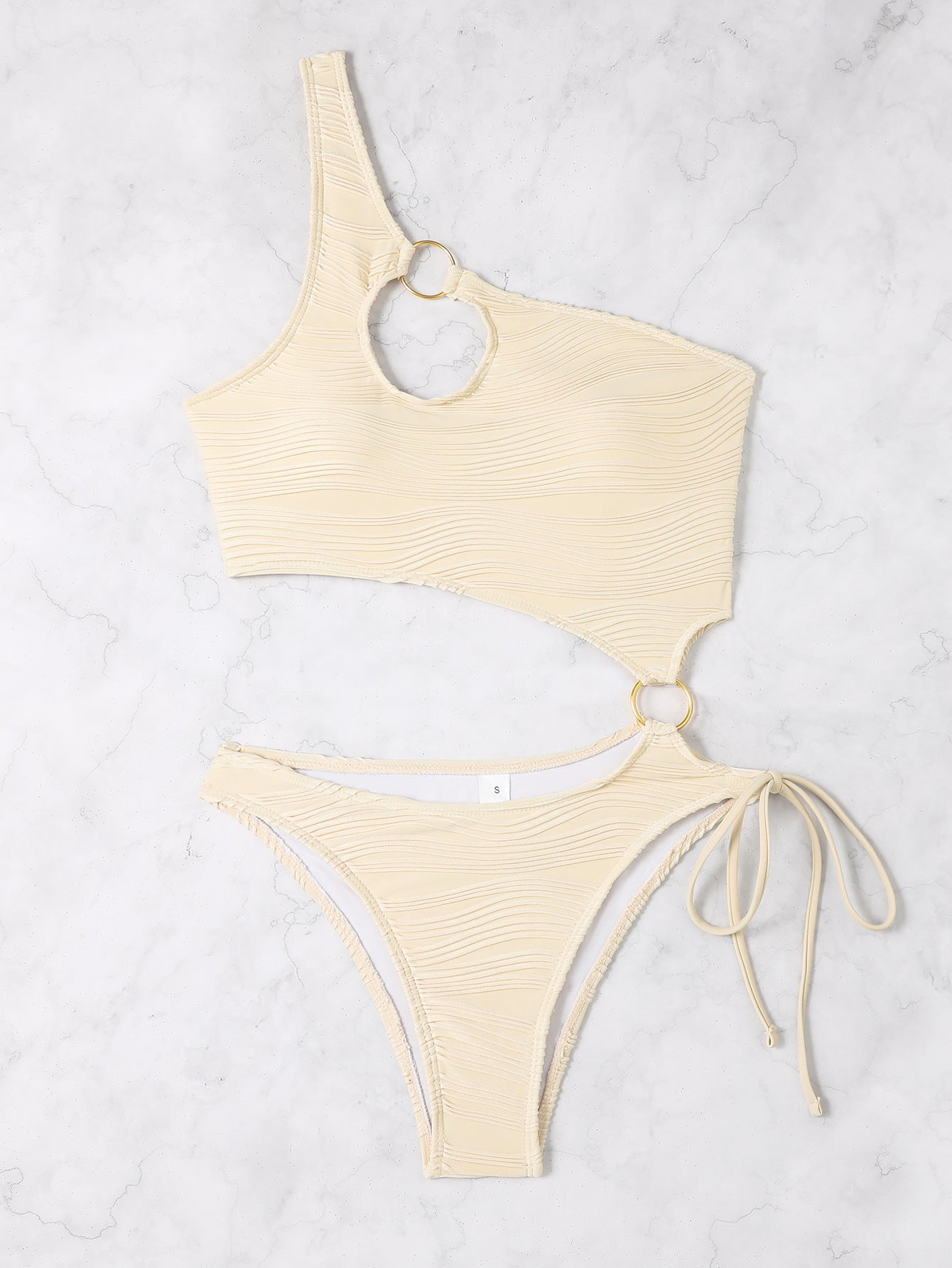 Asymmetrischer Damen Bikini mit angesagten Ringen und Strukturstoff von berg-feldt