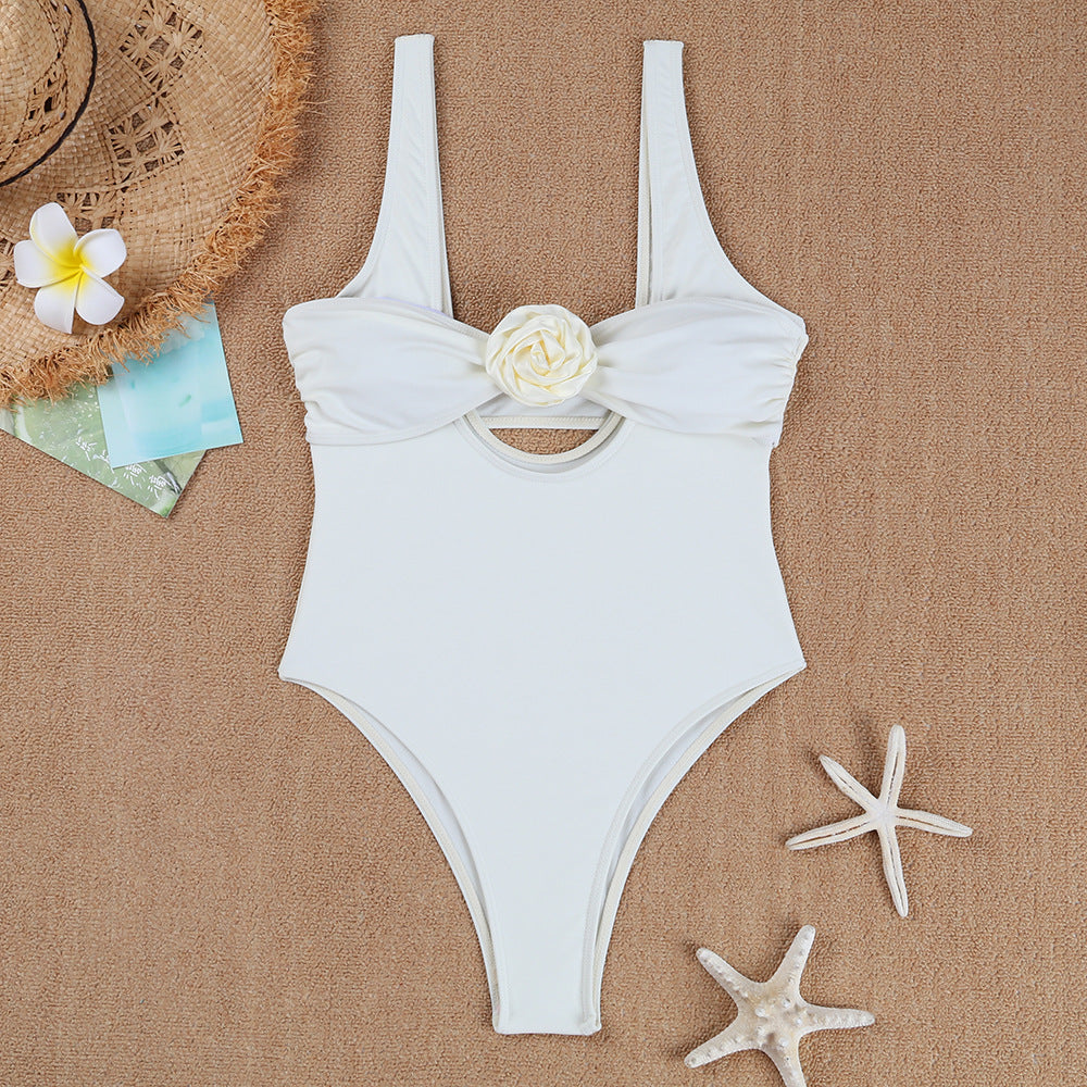 Badeanzug für Damen mit floralen Details von berg-feldt