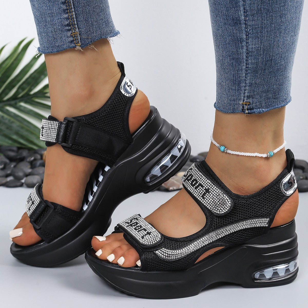 Sandales compensées sportives pour femme avec maille respirante et strass discrets de berg-feldt