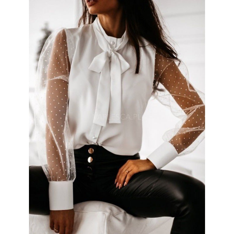 Blouse pour femme avec lavallière et manches transparentes à pois, par berg-feldt
