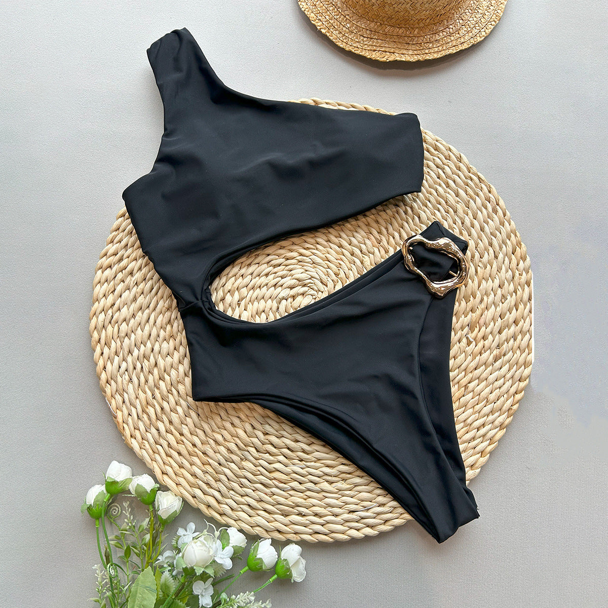 Asymmetrischer Damen-Bikini mit Ringdetail von berg-feldt