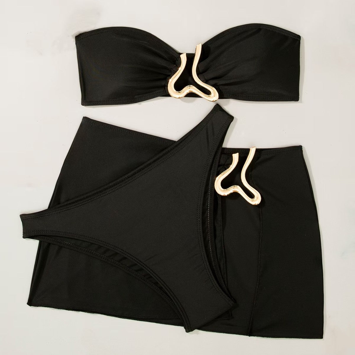 Élégant bikini pour femme avec haut bandeau et jupe-culotte tendance de berg-feldt